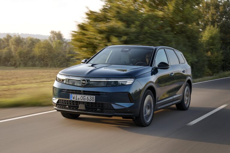 Opel Grandland (Опель Грандланд): огляд кросовера, характеристики, плюси та мінуси