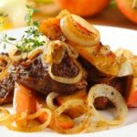 Куряча печінка з карамелізованими яблуками: вишуканий рецепт із насиченим смаком