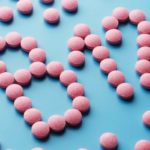 Ознака нестачі вітаміну B12, яку легко помітити на руках: на що звернути увагу?