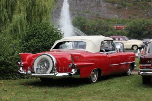Золотий Cadillac Elegante 1955 року: рідкісний екземпляр виставили на аукціон (фото)