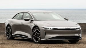 Lucid закликає власників електрокарів уникати паркування в гаражах через ризик займання