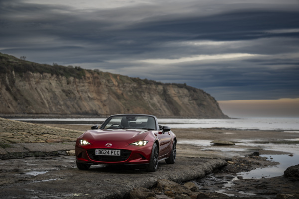 Mazda MX-5 з мотором від Ford Mustang: 460 к.с. та повне збереження заводського комфорту