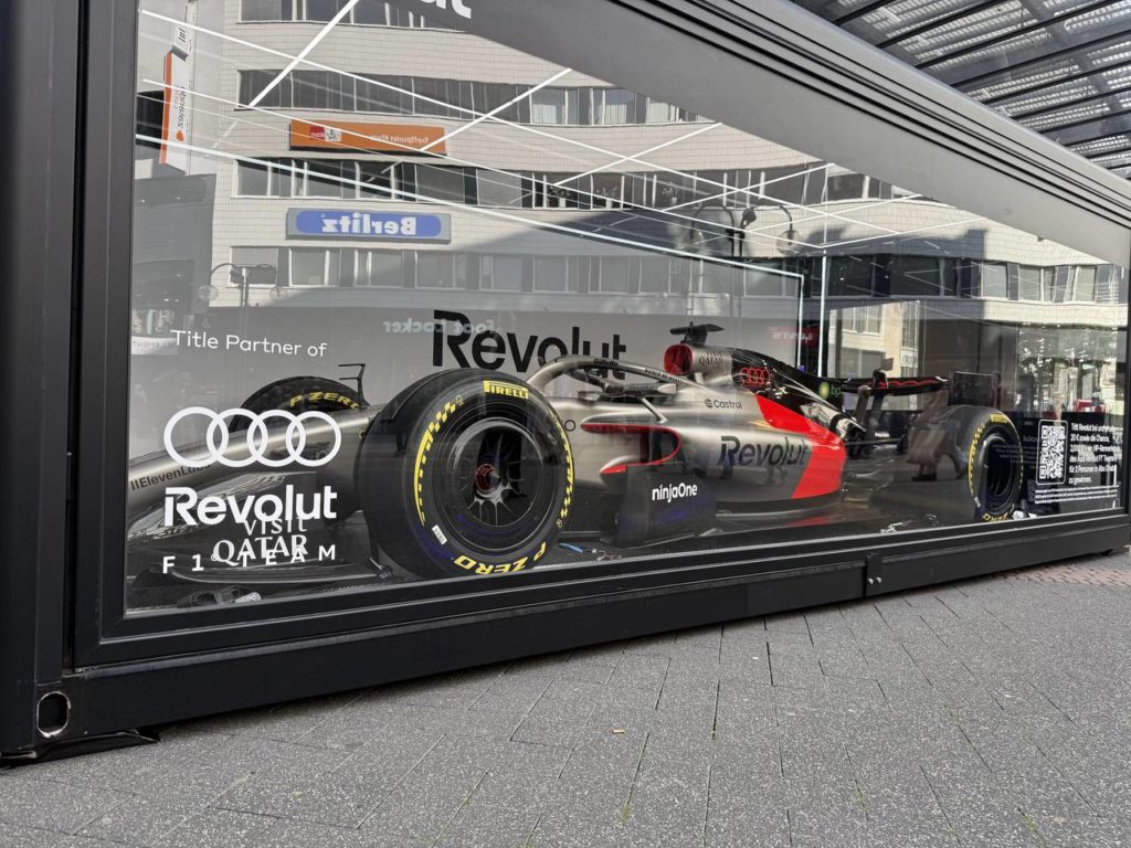 Audi R26: шоукар Формули-1 вирушив у турне містами Німеччини та Швейцарії