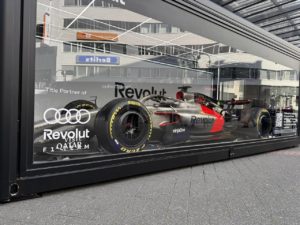 Audi R26: шоукар Формули-1 вирушив у турне містами Німеччини та Швейцарії